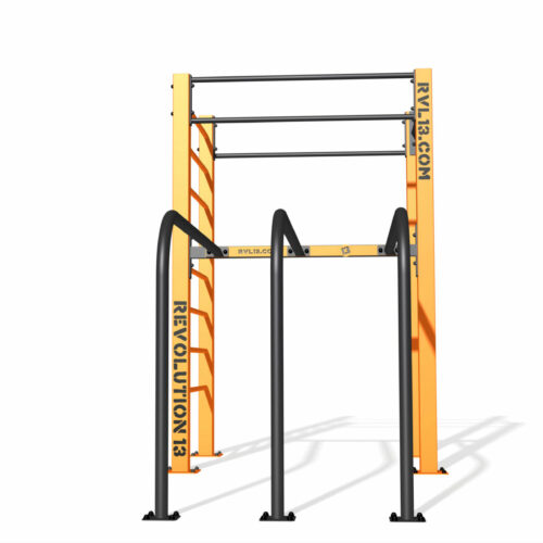 Calisthenics toestel Petum+. Mini fitness station Petum, vooraanzicht. Aan de linkerzijde ziet u de extra liggers.